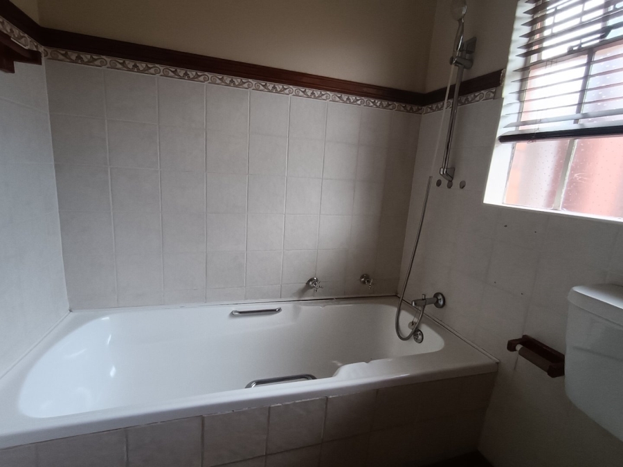 2 Bedroom Property for Sale in Langenhovenpark Free State